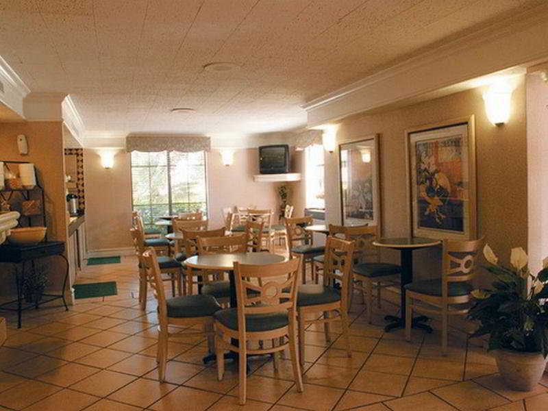 Quality Inn & Suites North Charleston - Ashley Phosphate מסעדה תמונה